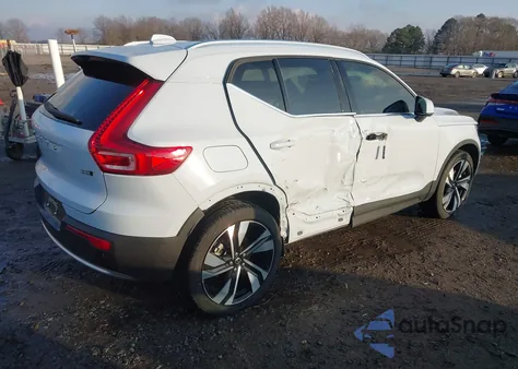 2024 Volvo Xc40 B5 Plus Bright Theme z USA, uszkodzony, nr VIN YV4L12UE8R2314411